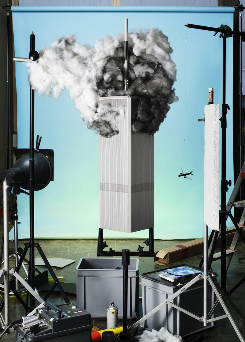 Illustration for article titled The most iconic photos in history recreated as detailed miniatures
